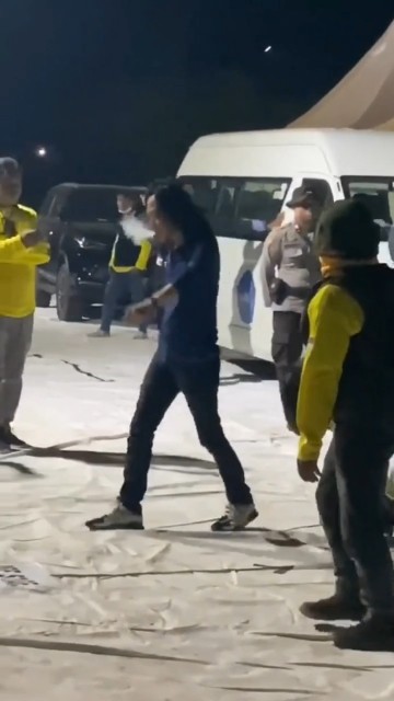 Abdee slank pemanasan dulu sebelum manggung