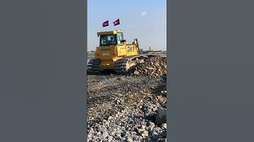 The Amazing Dh17c2 Shantui bulldozers pushing rock for backfill.