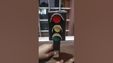 Making a paper traffic light