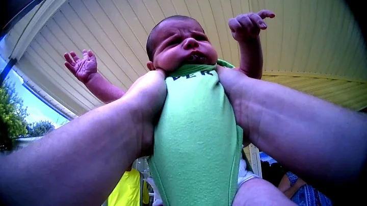 3-Week-Old Baby Choking on Gas Relief Drops Saved by Cop - DayDayNews