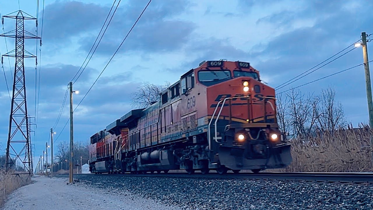 EX-ATSF 609! Railfanning at the Optimist Memorial Park in Windsor, ON.