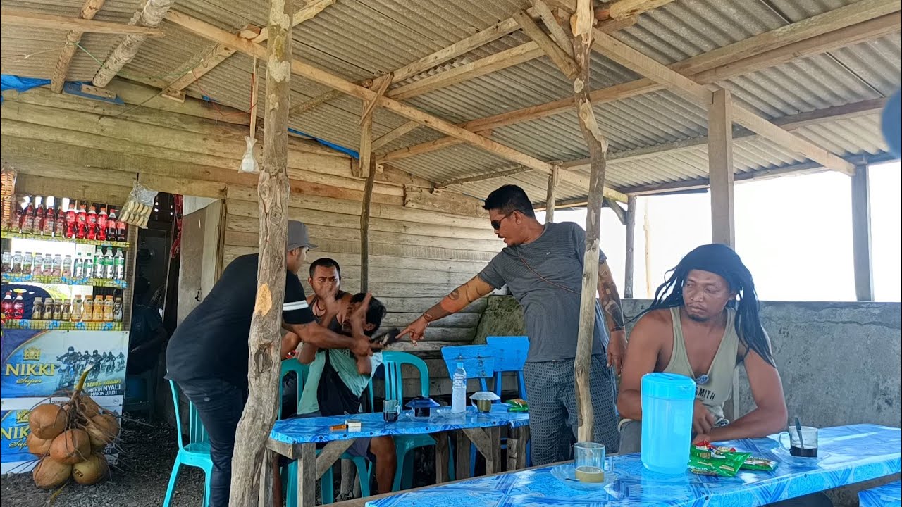 PARA PREMAN INI TIDAK TAHU KALAU DIDEPANNYA ADA GEMBEL JAGO BERKELAHI