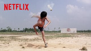 衝撃映像 - 少林拳の達人・シンのありえない壁当てシーン | 少林サッカー | Netflix Japan