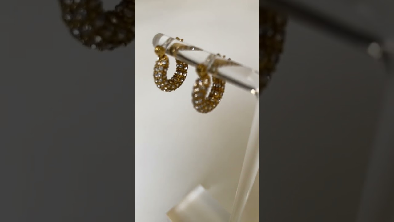 Best pair of earrings that goes with any special occasion! ✨🫶 