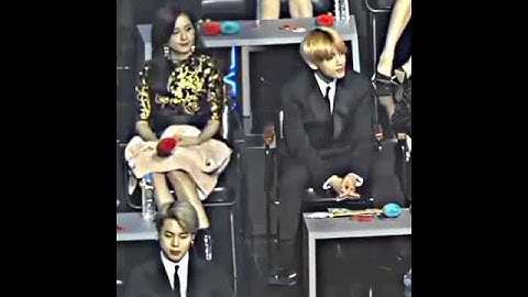 Jisoo gets nervous when v glance at her 😘 #jisoo #kimtaehyung #vsoo