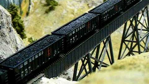 ICG Coal Drag on BNSF Layout (1)