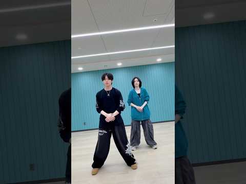 #리노 의 #THIS_AND_THAT Challenge w/ #ITZY #있지 #류진 #RYUJIN !😺 #StrayKids #스트레이키즈 #LeeKnow @ITZY