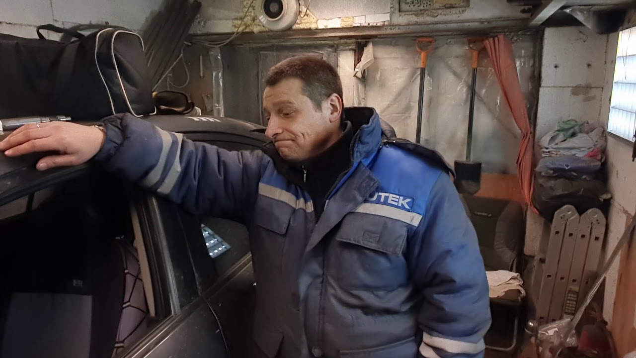 Глючит вентилятор печки мазда 3. При включении зажигания не работает ...