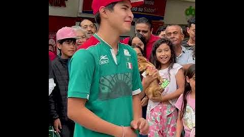EL QUE SE ENOJA PIERDE ENTRE PAREJA: Ella lo deja con el bebé mientras se mete con otro 😱