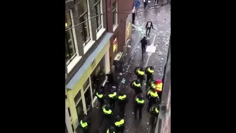 English fans vs Dutch police 23/03/2018