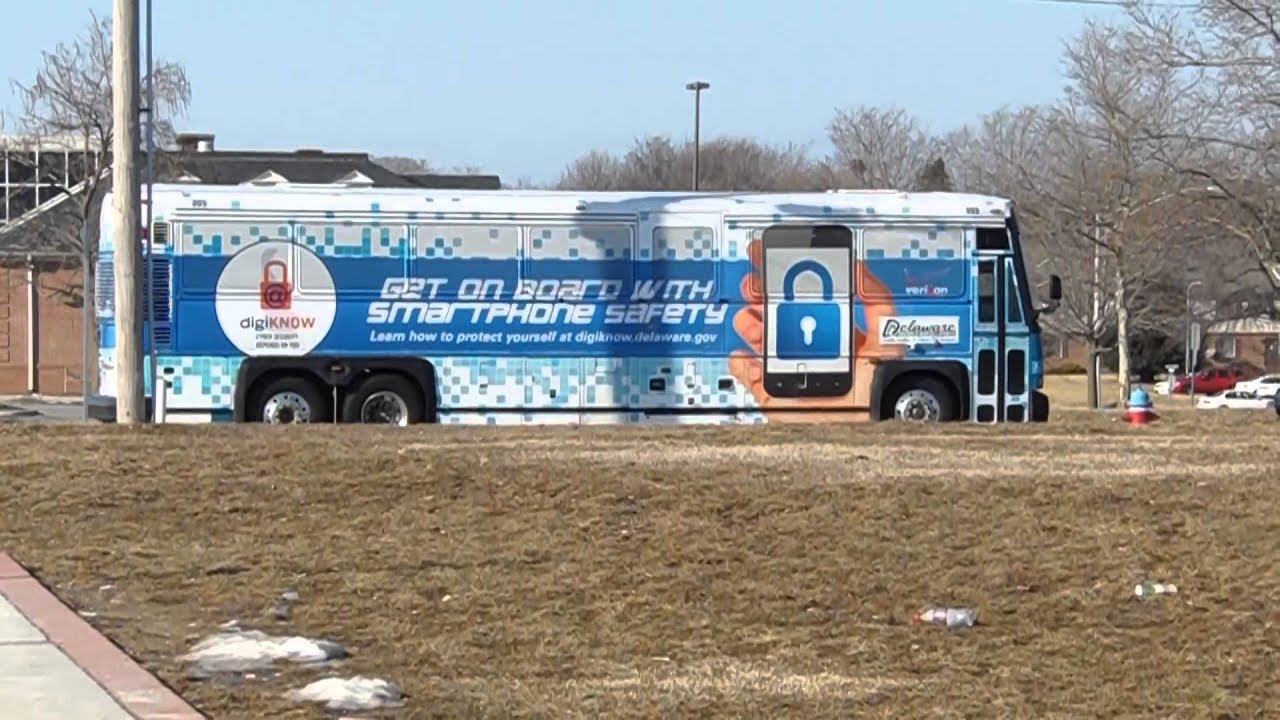 DART First State MCI D4000 909 On the 301 at the Dover Transit Center