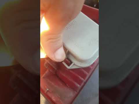 Vidéo: Pourquoi mes feux arrière ne s'éteignent-ils pas ?
