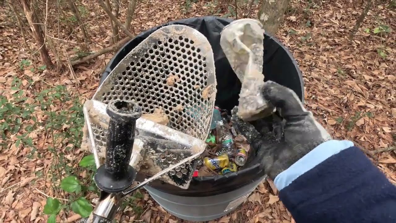 От мусора к сокровищам: поиск металла в кемпинге, основанном в 1986 году.