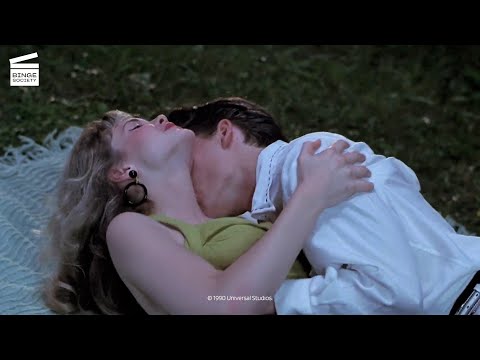 Cry-Baby (1990) : How to French Kiss Scene