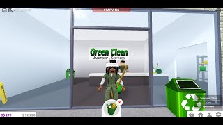 Working at the janitor! (Bloxburg)