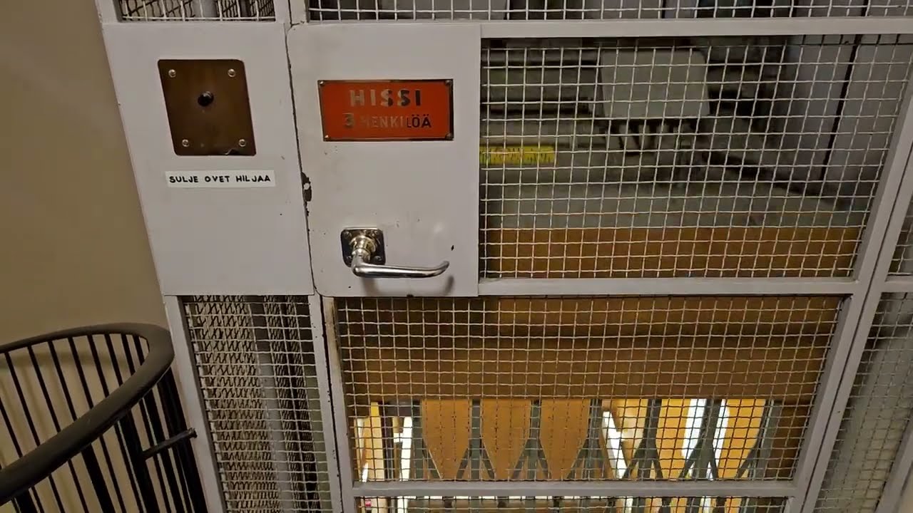 Amazing 1964 Hissinhuolto traction elevator/lift in Rantakatu 33A, Joensuu