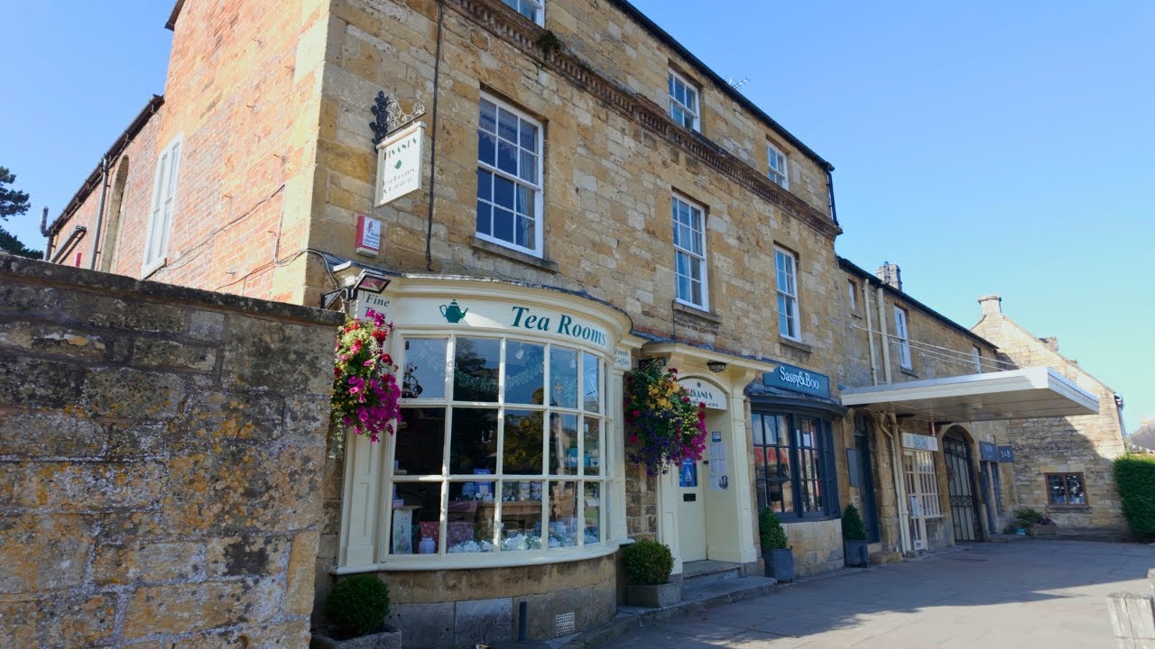 🛍️ Luxury Window Shopping in Broadway ✨ The Cotswolds’ Most Elegant Village Walk in 4K