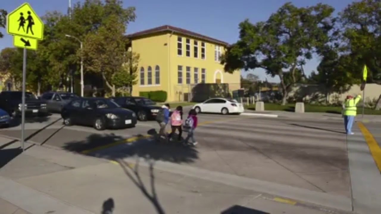 Even the Cars Stop to Watch This Incredible Street Performer - https://clickhole.com/even-the-cars-stop-to-watch-this-incredible-street-perf-1825126246/