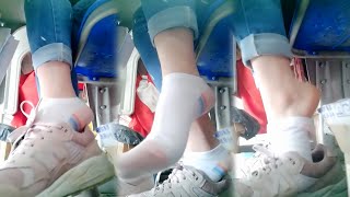 Girl Exciting Shoeplay During Class 妹妹上课偷偷脱鞋展示嫩脚 足控