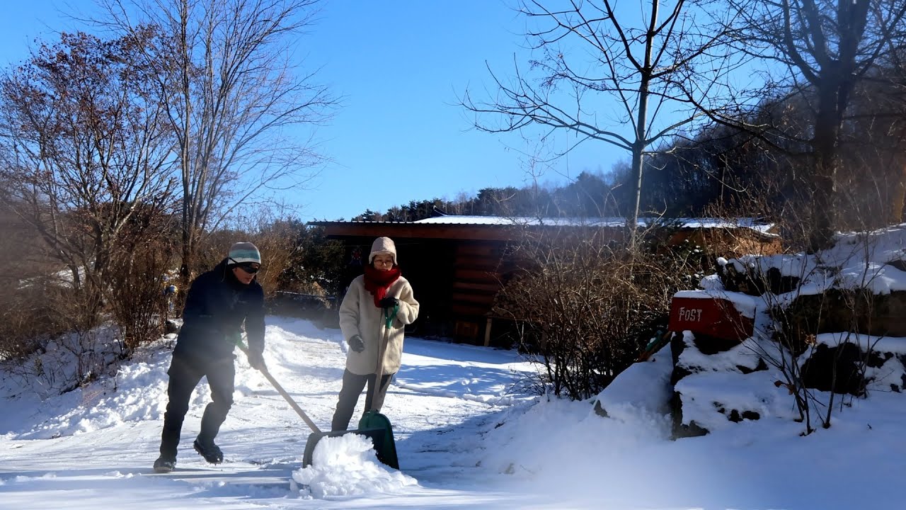 Загородный дом, покрытый снегом, на высоте 500 метров над уровнем моря!