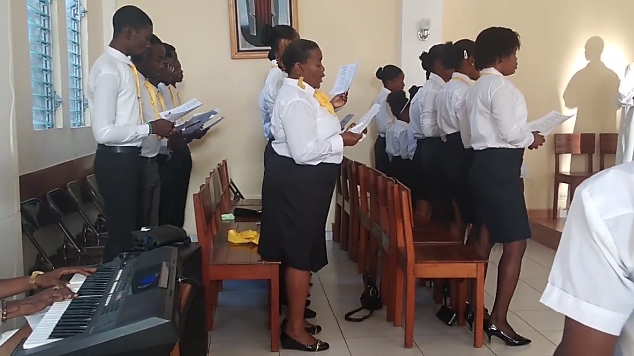 Gloire à Dieu le Seigneur Nous aime joie au ciel que la terre exulte