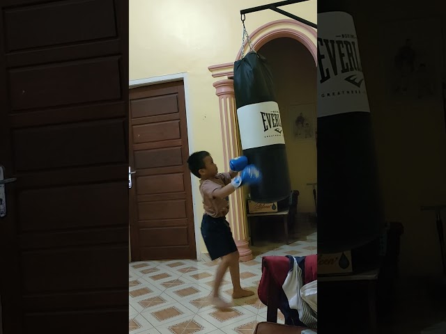 Boxing time #shortvideo #shortsfeed #shortsvideo #shorts #short #share #subscribe #boxing #funny class=