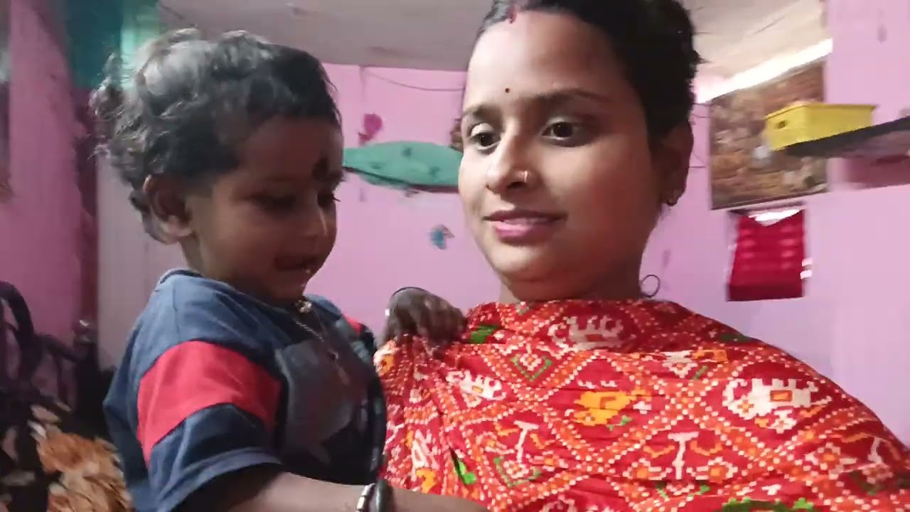 Apna dadi ko Khoj rahi hai