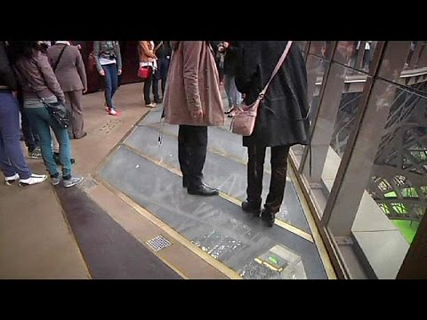 Video: Glasböden Und Geländer Aus Saint-Gobain Für Den Eiffelturm