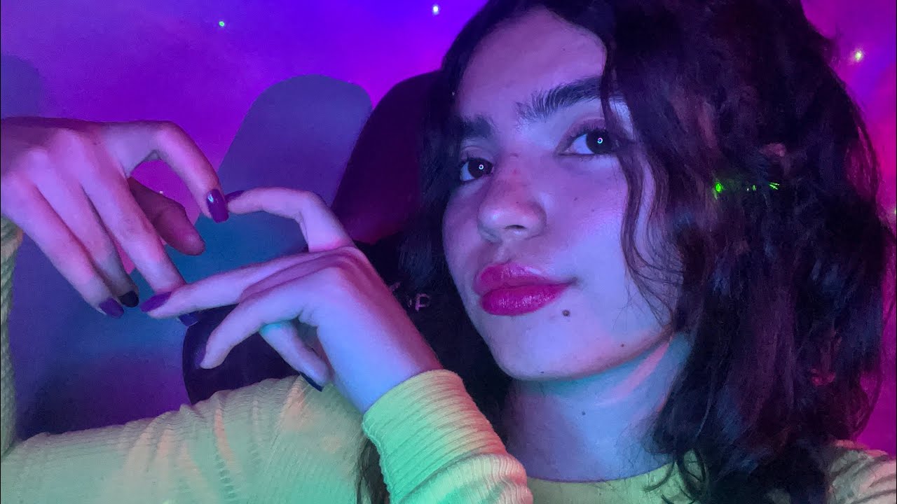 ASMR español-palabras bonitas muy cerca de ti, movimientos de mano+trigger words