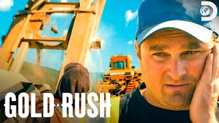 Serious Issue! The Super Stacker Is Leaking Fluid | Gold Rush