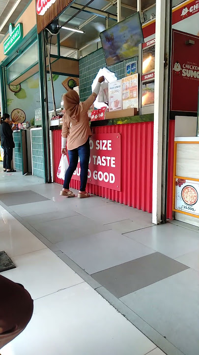 Nunggu cewek belanja
