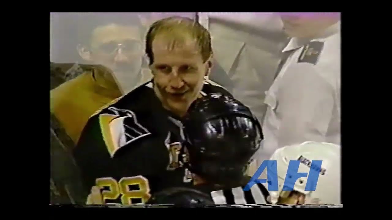 NHL Nov. 8, 1992 Chicago Blackhawks v Pittsburgh Penguins (R) Steve Smith v Kjell Samuelsson