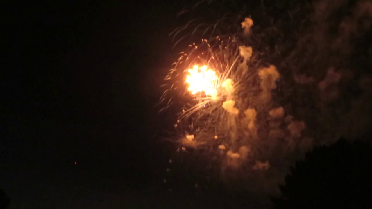 Beautiful Fireworks at Lake Orion, Michigan YouTube