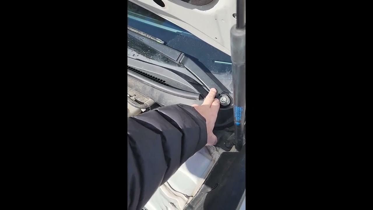 Front wiper sprayer not working 2017 Subaru Outback - YouTube