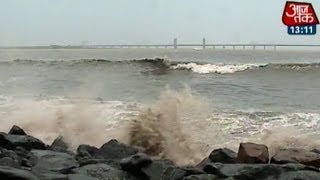 High tide causes water-logging in parts of mumbai, that are the low
lying areas. tides likely to get bigger tomorrow. for more news
subscribe to...