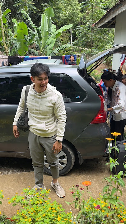 Heboh,, Warga Sekampung menyambut ke Datangan artis Ibu kota kiki Farrel ke kampung viral kencih