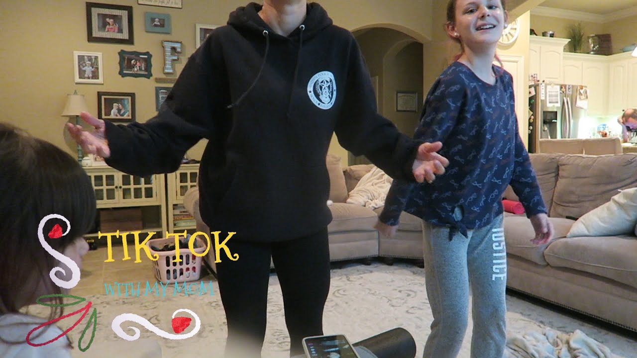 TEACHING MY MOM HOW TO TIK TOK - YouTube