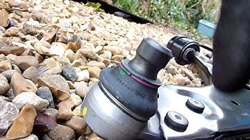 Hoe vervang je een kogelgewricht en een draagarm van een Ford Focus 2015 TDCI MK3?