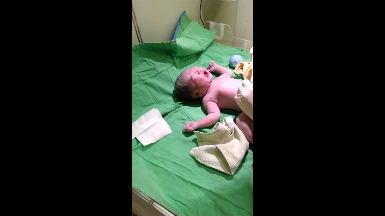 讚讚寶貝剛出生哭聲很響亮