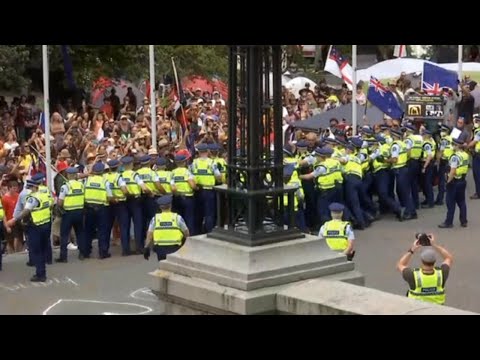 Police and protesters clash in New Zealand