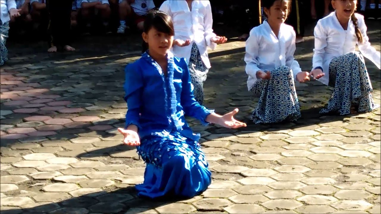 Sambut tamu Jepang, SD GMIM 4 pentas tari maengket di halaman sekolah