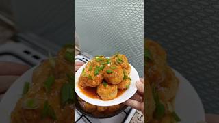 Сочные куриные тефтели с рисом в томатном соусе.