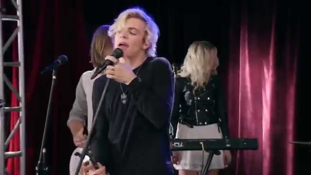 Violetta 3: Ross Lynch e gli R5 cantano 'Heart Made Up On You' - HD