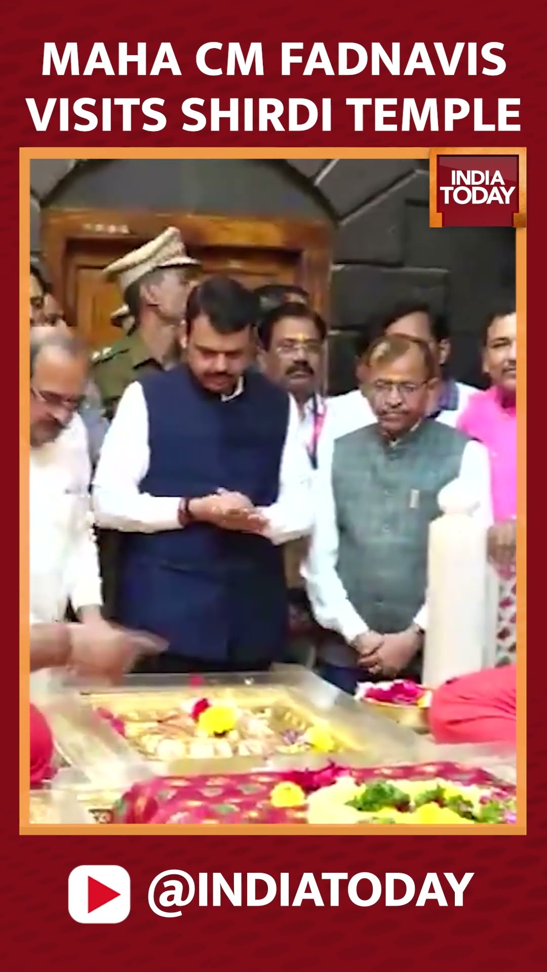 Maharashtra CM Devendra Fadnavis Visits And Offers Prayers At Shirdi Sai Baba Temple #shorts #shirdi