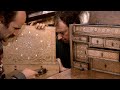 Muebles y cajones con huesos y madera: los bargueños. Fabricación artesanal en taller | Documental