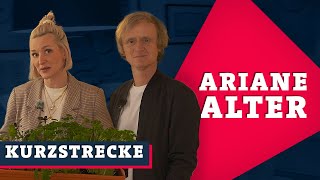 Ariane Alter probiert Hundefutter | Kurzstrecke mit Pierre M. Krause