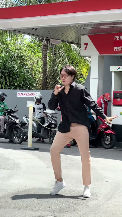 MANGKU PUREL NENG POM BENSIN HHAHA #viralshorts #dance #ambyarpeople