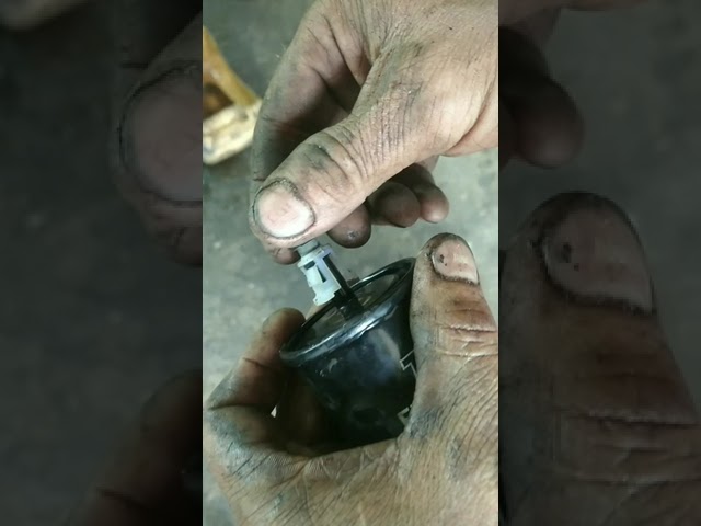 Прежде чем менять топливный фильтр.. посмотри это видео..
