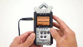 An introduction into setting up a zoom h4n audio recorder and how to
connect rifle microphone supply it with phantom power at +48v.