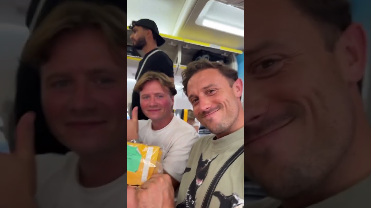 Broken Plane Window 😂✈️| Original Video Credits 🎥 @piloteautrement via Instagram